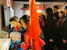 瞻仰先贤内化坚毅精神 (2)